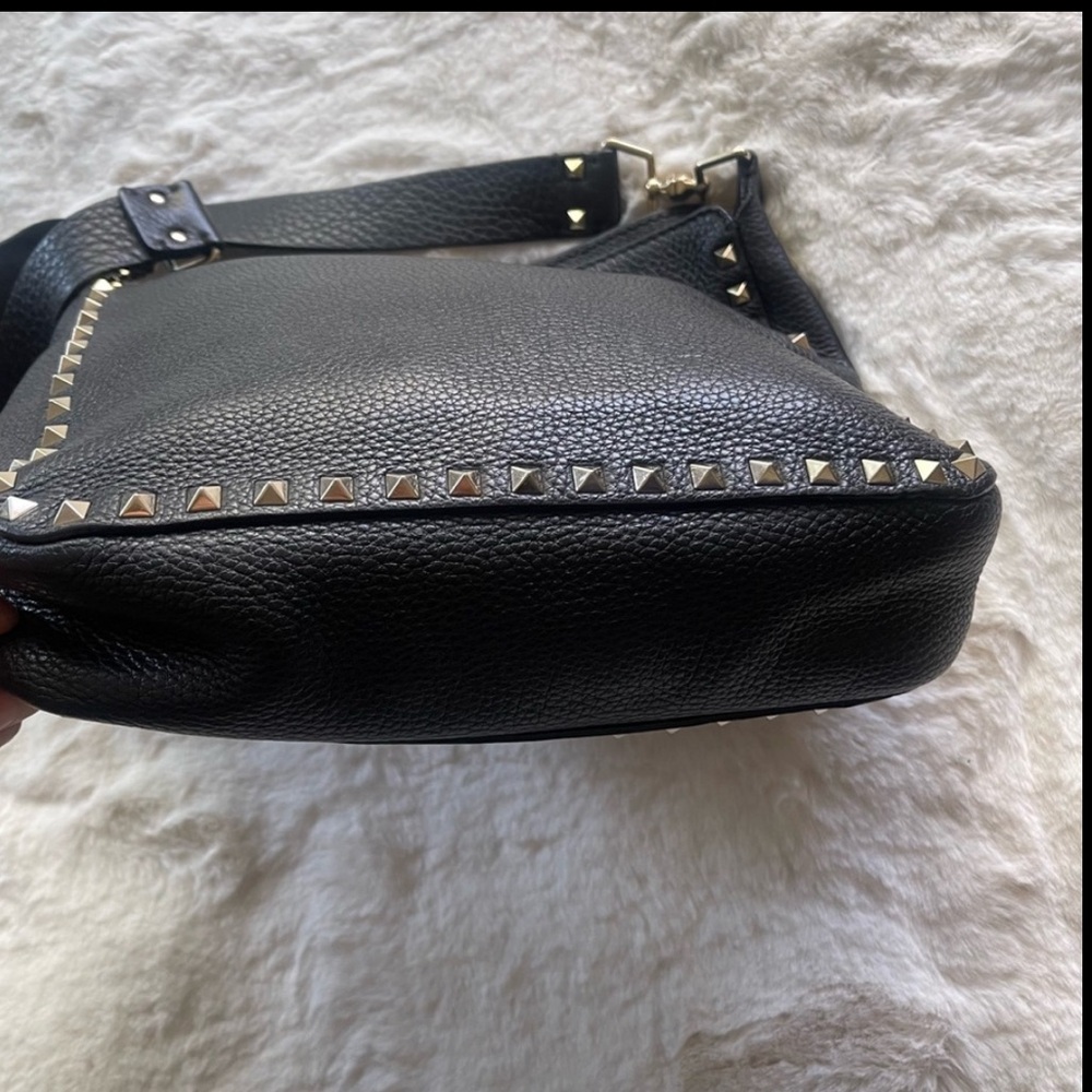 Valentino Garavani Black Hobo Leather Messenger Rockstud Bag - Picture 15 of 15